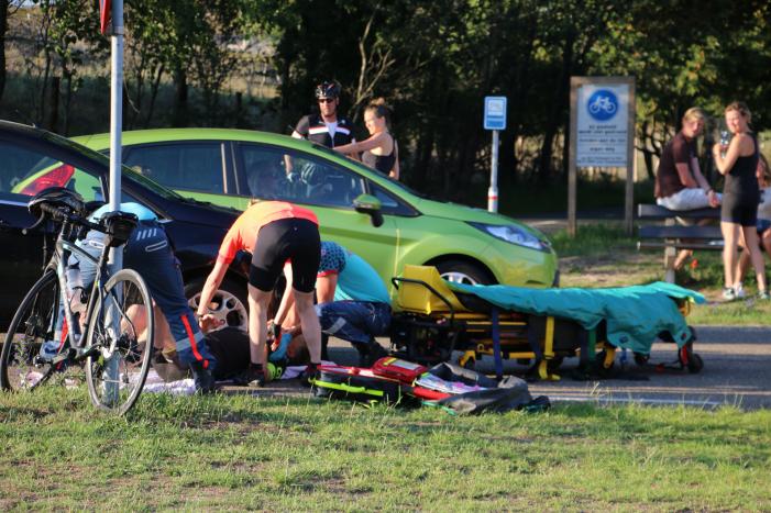 Wielrenner gewond na aanrijding met auto