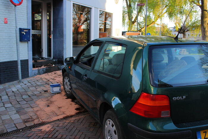 Auto ramt gevel Aziatisch restaurant